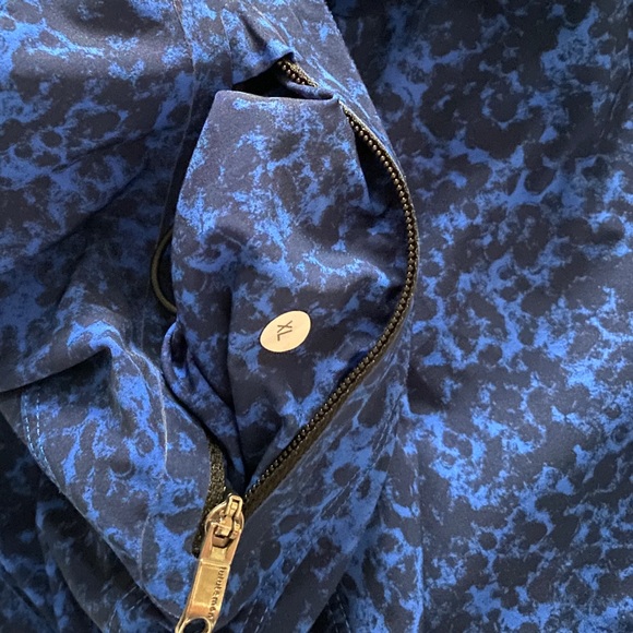 Lululemon shorts - Picture 3 of 3